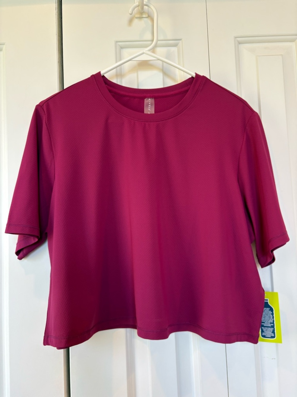 Vively Activewear Cropped T-Shirt - Size Large